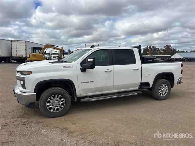 Fourgon utilitaire Chevrolet Silverado 3500 LT 4x4 Crew Cab Pickup — occasion 2023