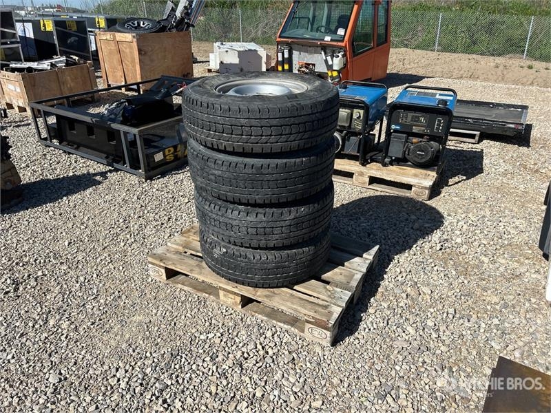Firestone of (4) Firestone 245/75R17 Tires