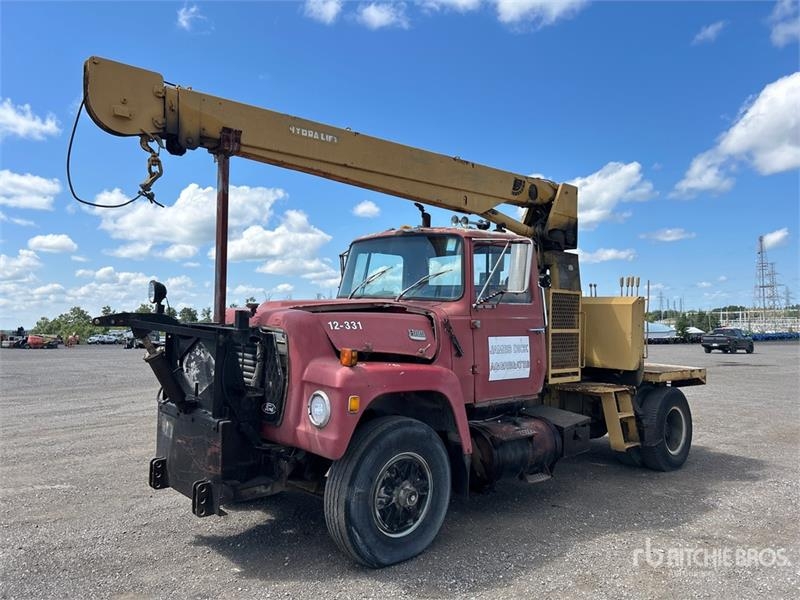 Ford 100B 10000 lb Straight Boom on Ford 4x2 Boom Truck