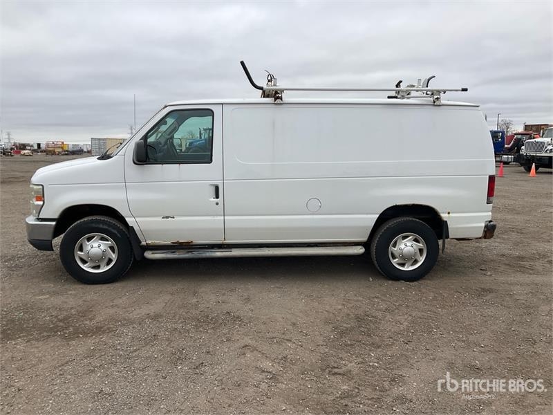 Fourgon utilitaire Ford E-250 — occasion 2011