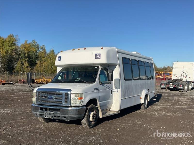 Minibus Ford E-450 4x2 20-Seat Mini Bus — occasion 2011