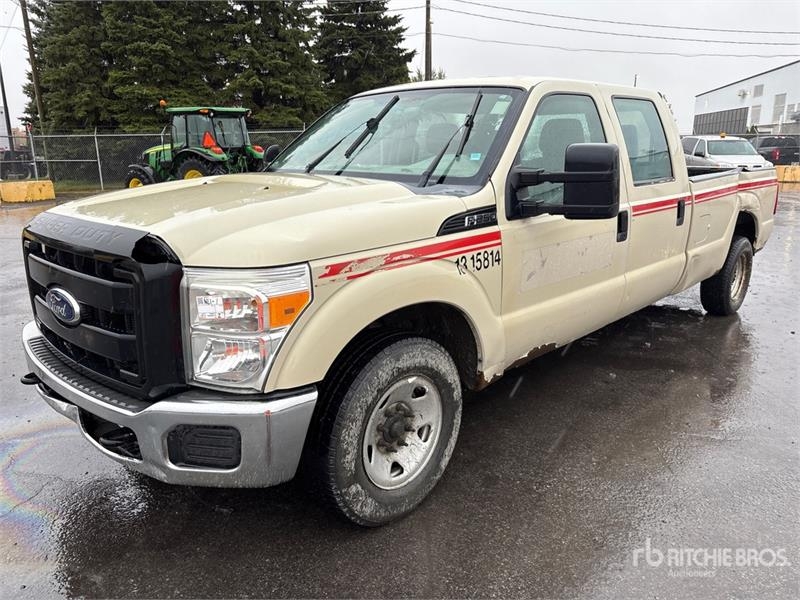 Fourgon utilitaire Ford F-250 XL 4x2 Crew Cab Pickup — occasion 2012
