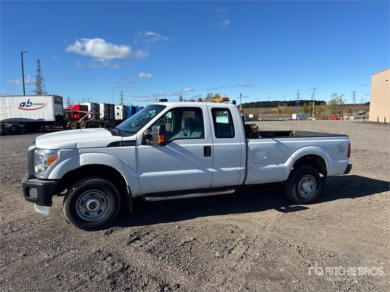 Fourgon utilitaire Ford F-250 XL 4x4 Extended Cab Pickup — occasion 2015