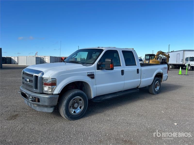 Fourgon utilitaire Ford F-250 XLT 4x4 Crew Cab Pickup — occasion 2009