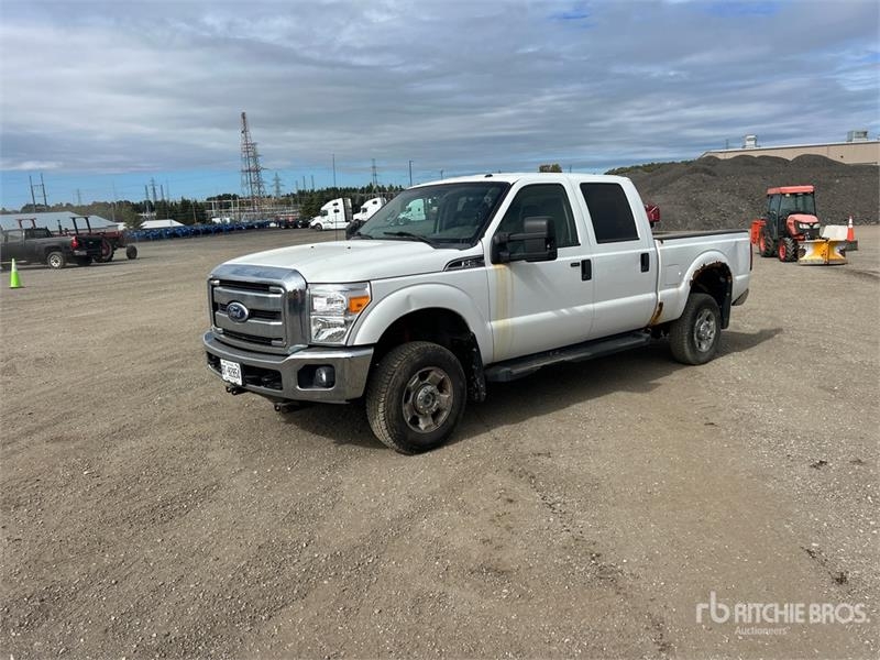 Fourgon utilitaire Ford F-250 XLT 4x4 Crew Cab Pickup — occasion 2011