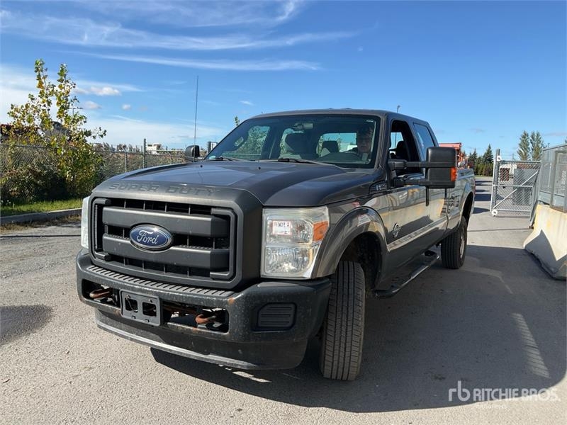 Fourgon utilitaire Ford F-350 4x4 Crew Cab Pickup — occasion 2014