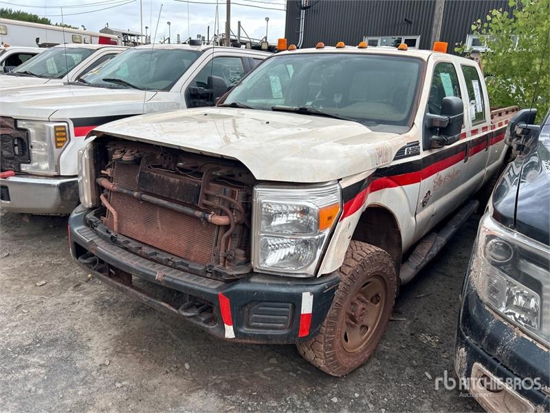 Fourgon utilitaire Ford F-350 XL 4x4 Crew Cab Pickup (Inoperable) — occasion 2012