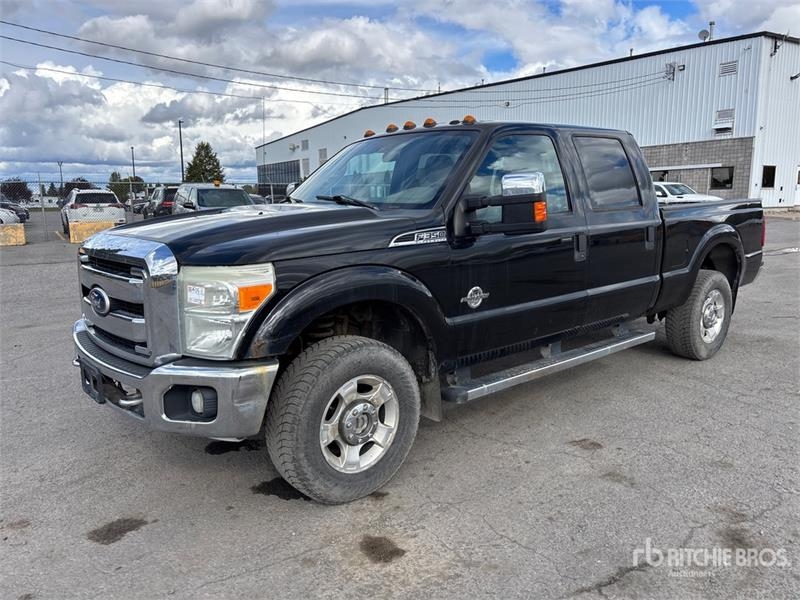 Fourgon utilitaire Ford F-350 XLT 4x4 Crew Cab Pickup — occasion 2011