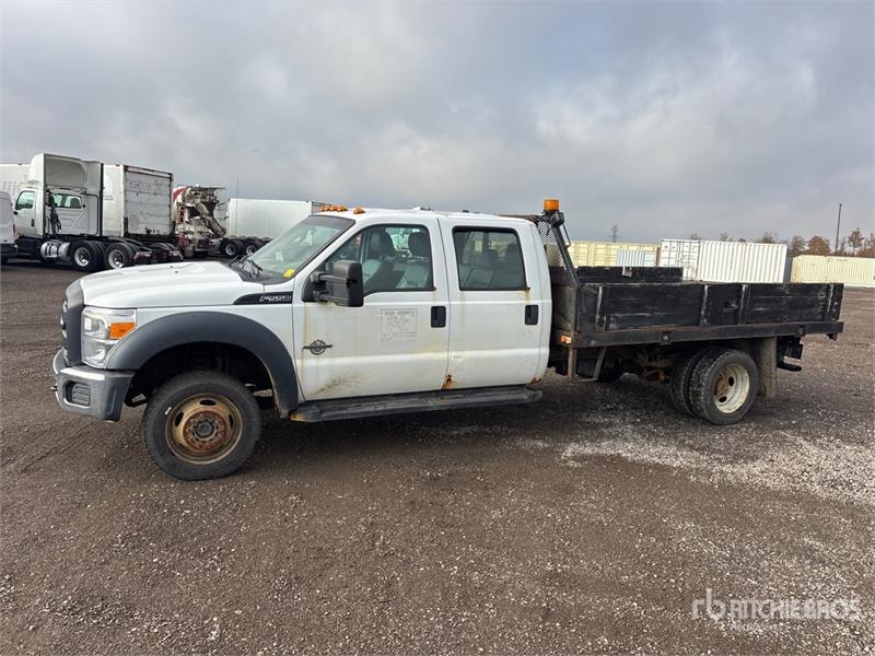 Camion plateau Ford F-550 XL 4x4 Crew Cab Flatbed — occasion 2016