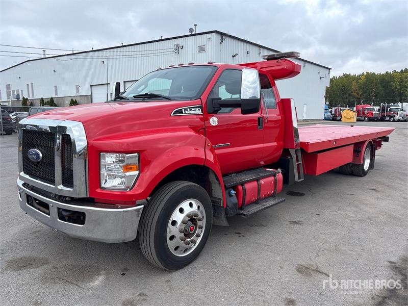 Camion de dépannage Ford F-750 4x2 Extended Cab Rollback — occasion 2023