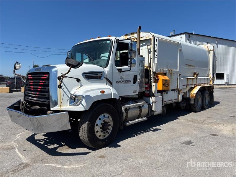 Freightliner 108SD