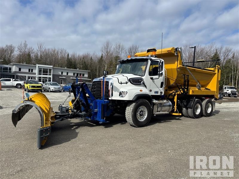 Freightliner 114SD