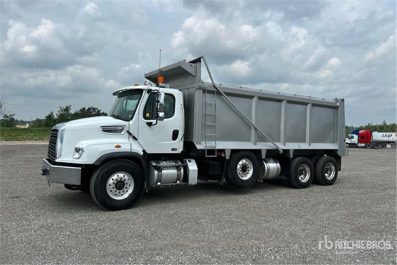 Freightliner 114SD
