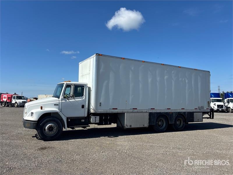 Camion fourgon Freightliner FL80 6x4 Van — occasion 2003