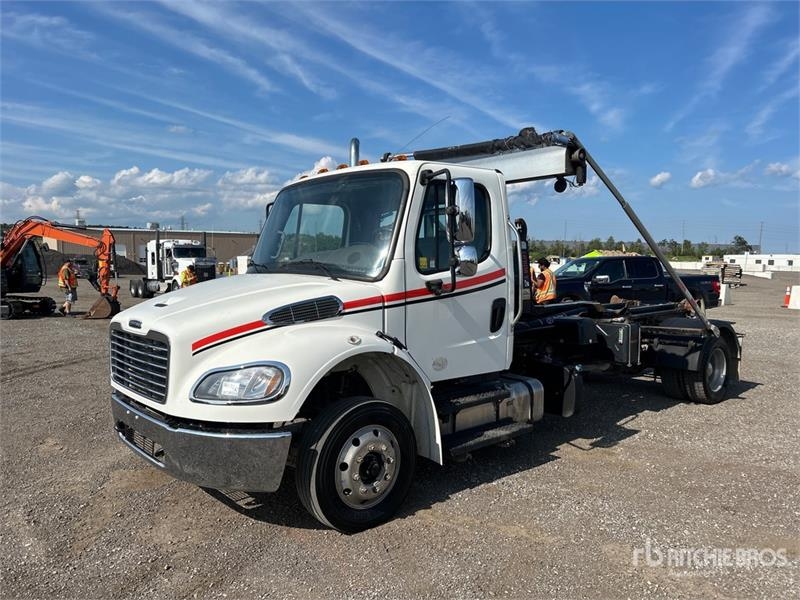 Freightliner M2 106