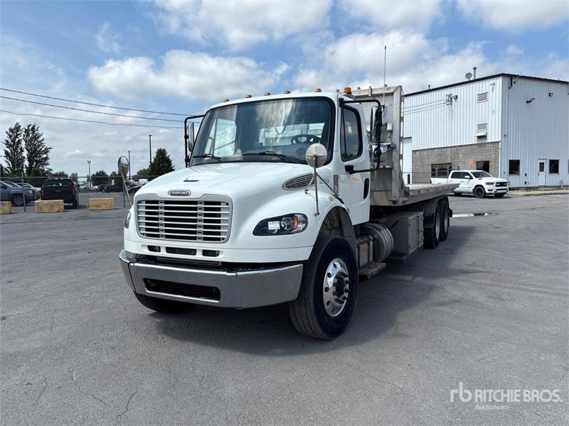 Freightliner M2106