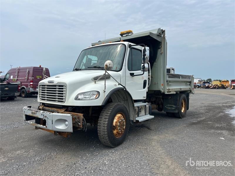 Freightliner M2106