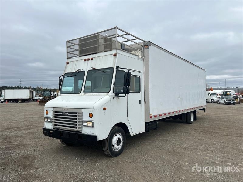 Camion fourgon Freightliner MT55 4x2 Step Van — occasion 2001