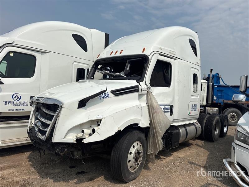 Freightliner-SALVAGE Cascadia 126