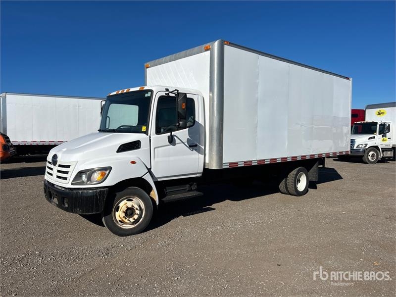 Camion fourgon Hino 195 — occasion 2005