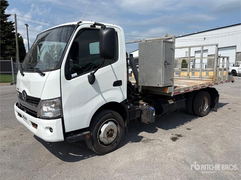 Camion ampliroll Hino 195 4x2 Hooklift — occasion 2020