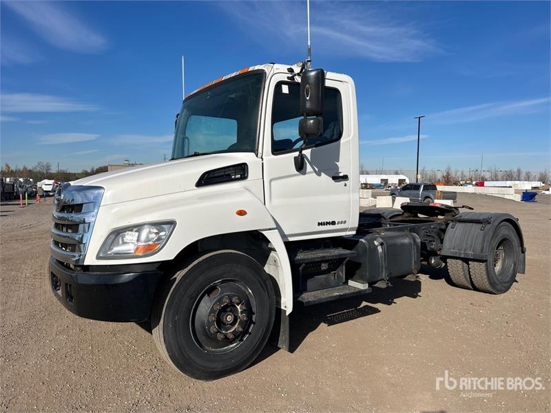 Tracteur routier Hino 338 — occasion 2015