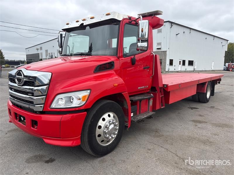Camion de dépannage Hino L8 4x2 Rollback — occasion 2023