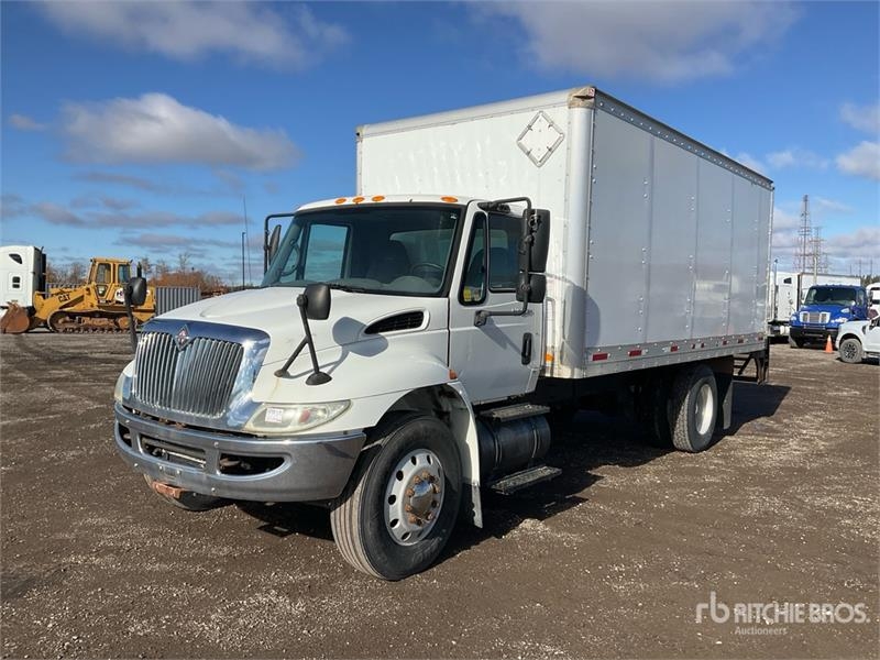 Camion fourgon International 4300 — occasion 2005