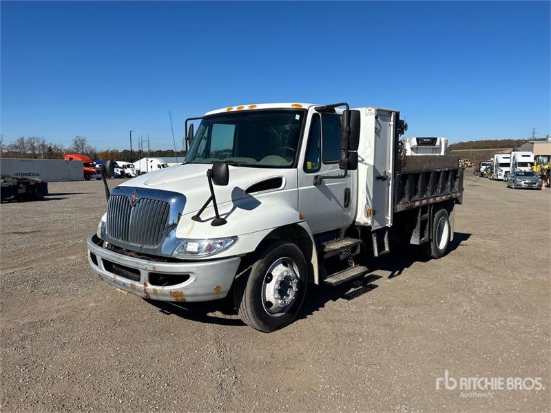 Camion benne International 4300 — occasion 2013
