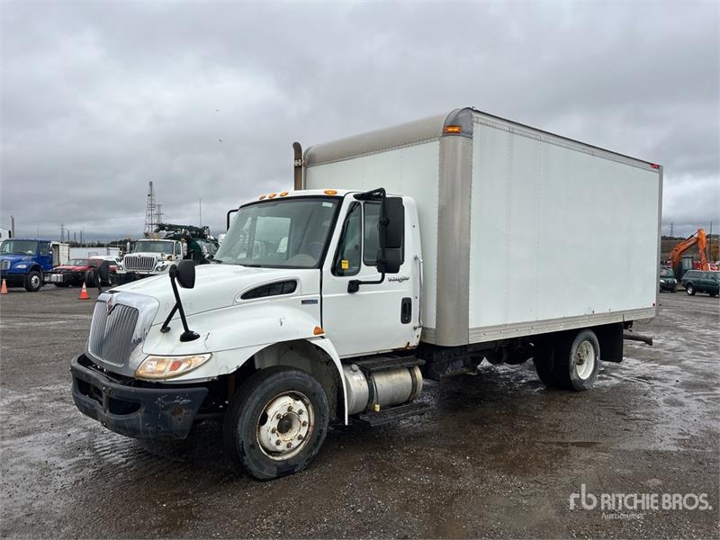 Camion fourgon International 4300 — occasion 2011