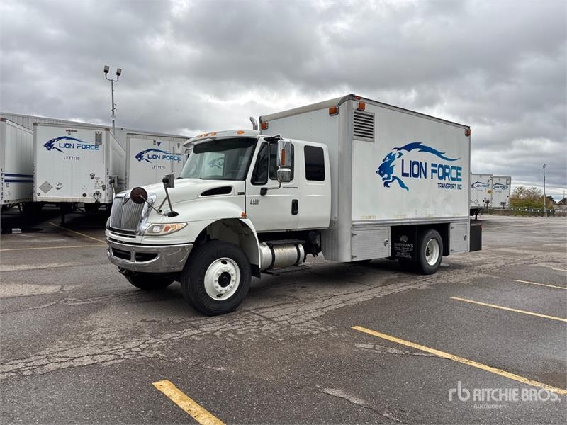 Utilitaire benne International 4400SBA 4x2 Extended Cab Utility — occasion 2007