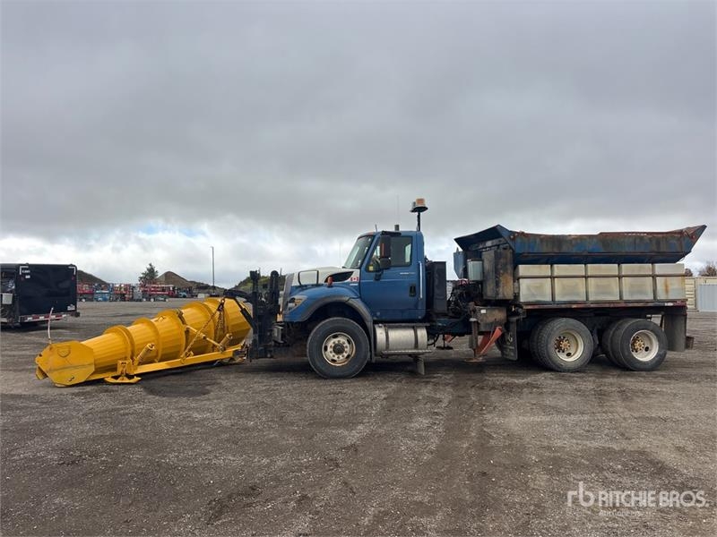 Camion municipal International 7500 6x4 Snow Plow — occasion 2012