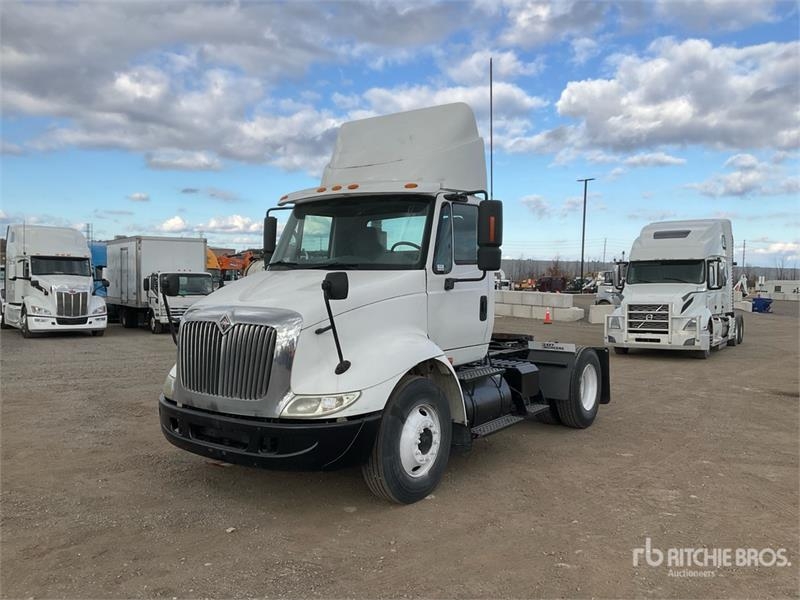Tracteur routier International 8600 — occasion 2005