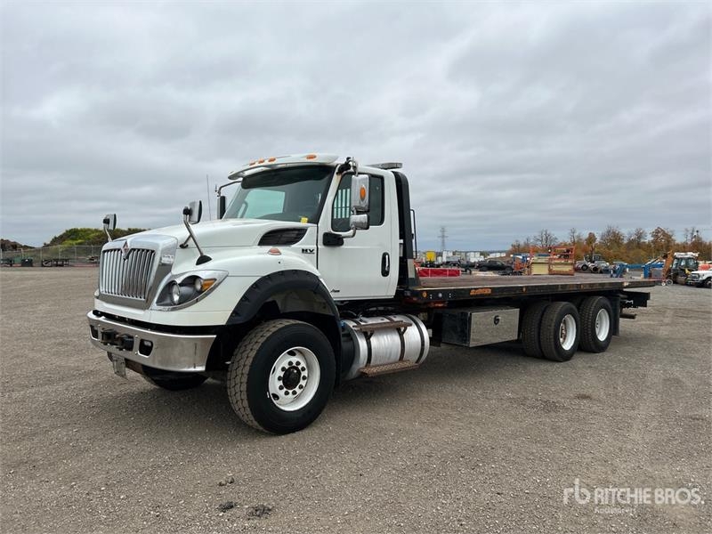 Camion de dépannage International HV613 6x4 Rollback — occasion 2019