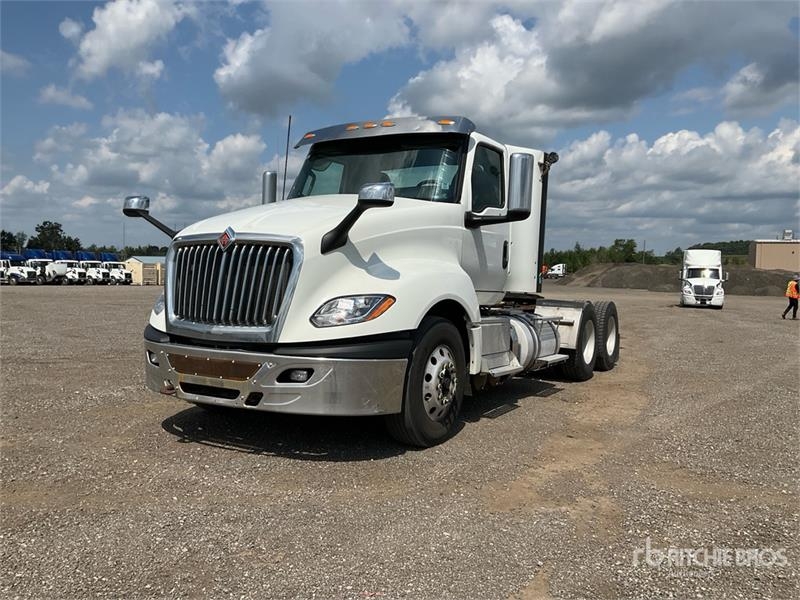 International LT625