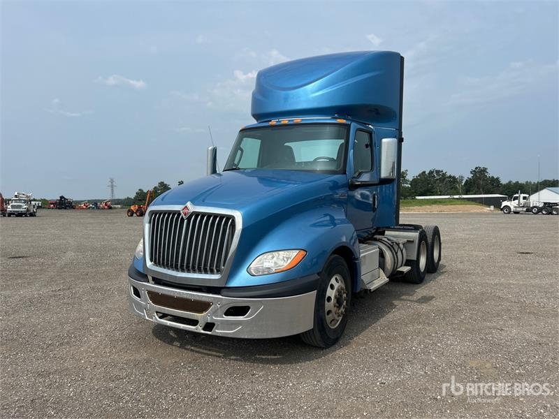 International LT625