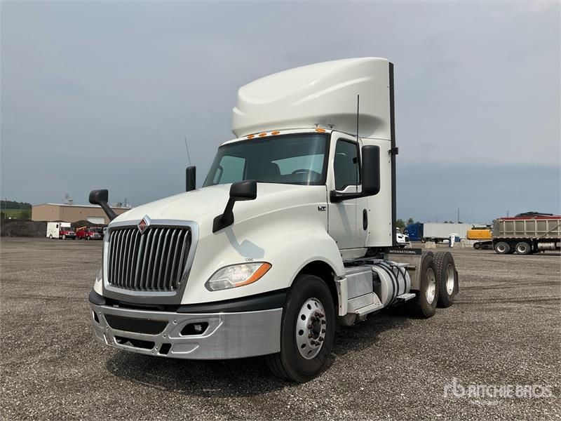 International LT625