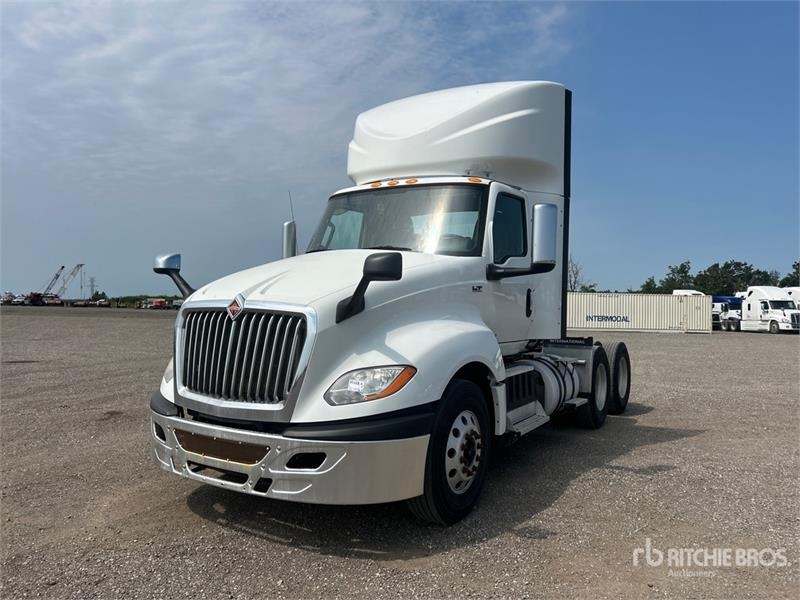 International LT625