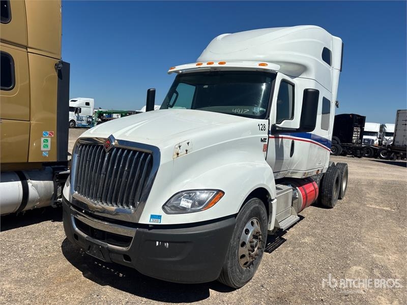 International LT625