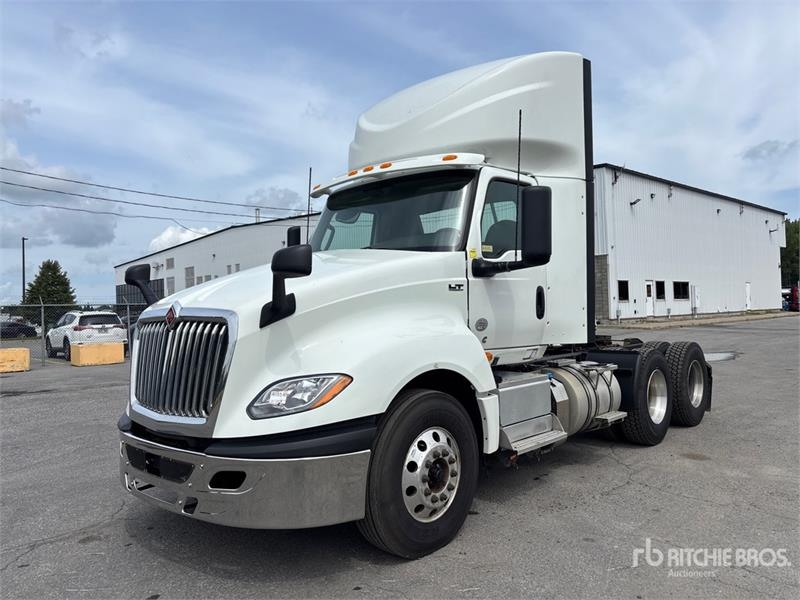 International LT625