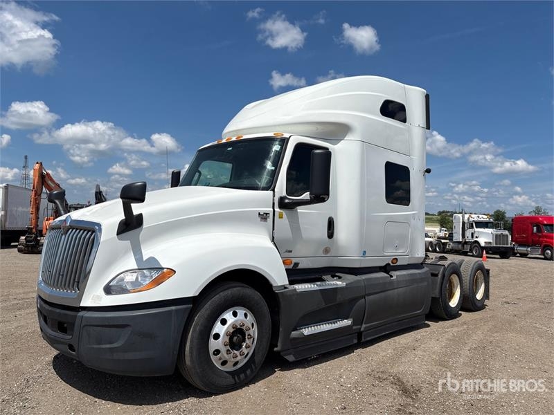 International LT625