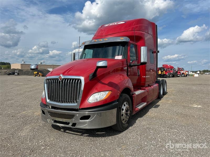 International LT625