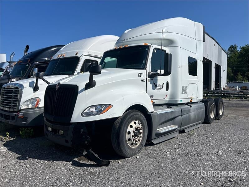 International LT625
