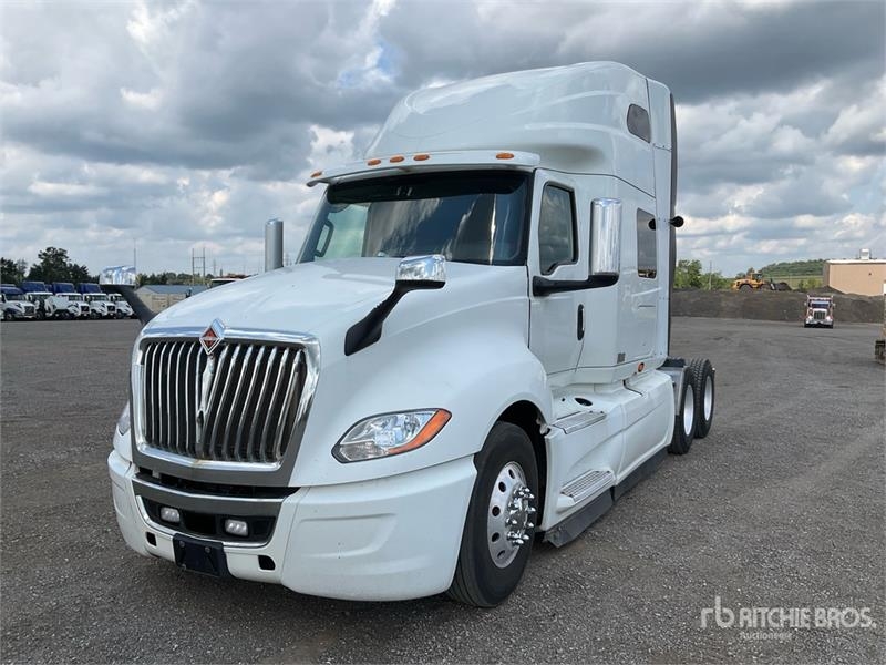 International LT625