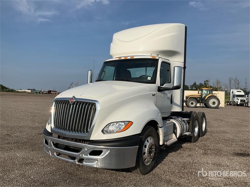 International LT625