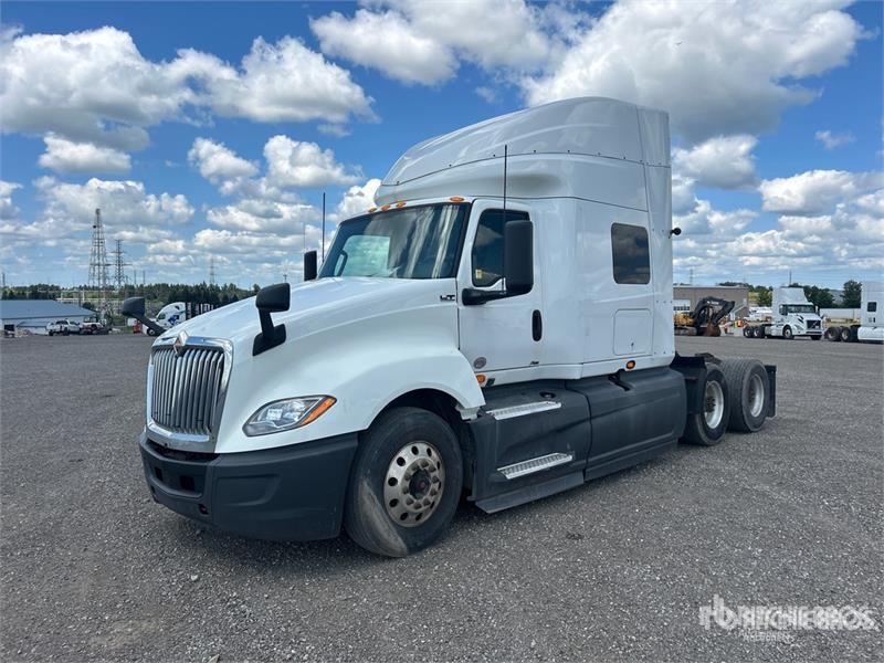 International LT625