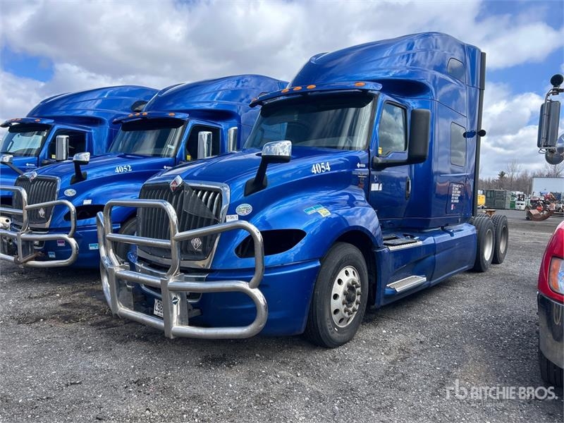 International LT625