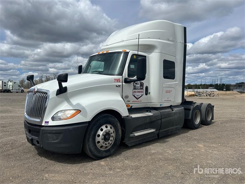 International LT625
