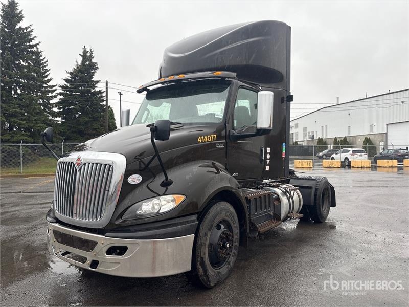 Tracteur routier International RH613 4x2 S/A Day Cab — occasion 2020