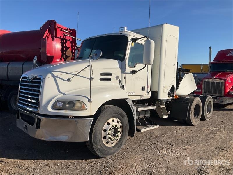 Tracteur routier Mack CXU600 — occasion 2015